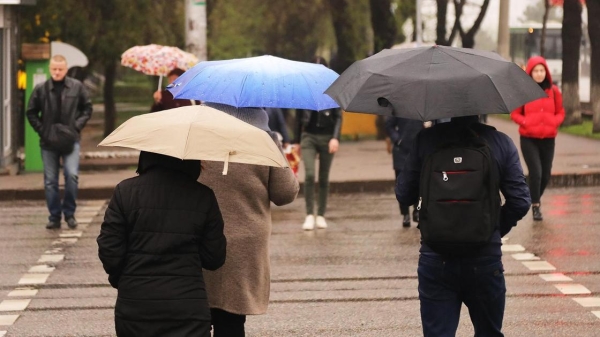 Дождь и 30 градусов жары ждут жителей мегаполисов Казахстана в понедельник