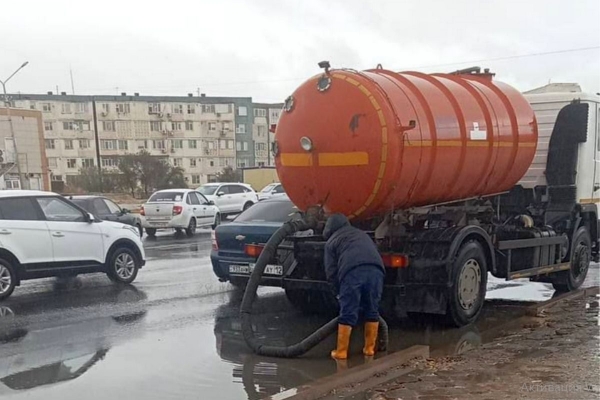 
                        650 кубометров дождевой воды откачали с улиц Актау
                    