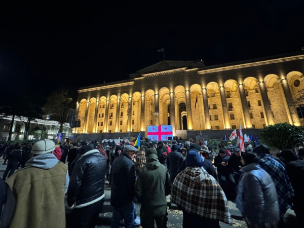 Грузинская оппозиция заняла площадь перед парламентом в Тбилиси