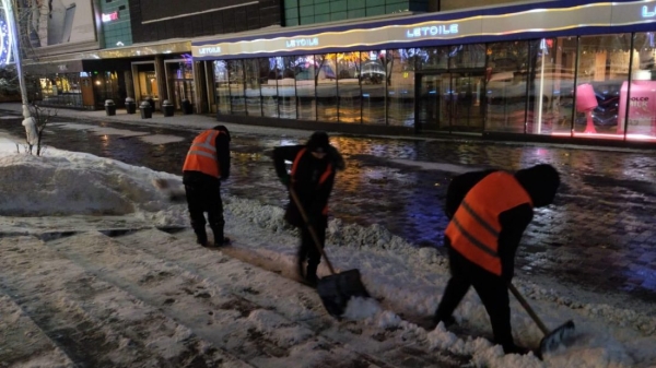 Снегопад в Алматы: за сутки с улиц города вывезено 9 600 куб. м снега