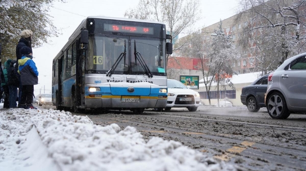 Несколько пригородных маршрутов остановили движение из-за непогоды в Астане