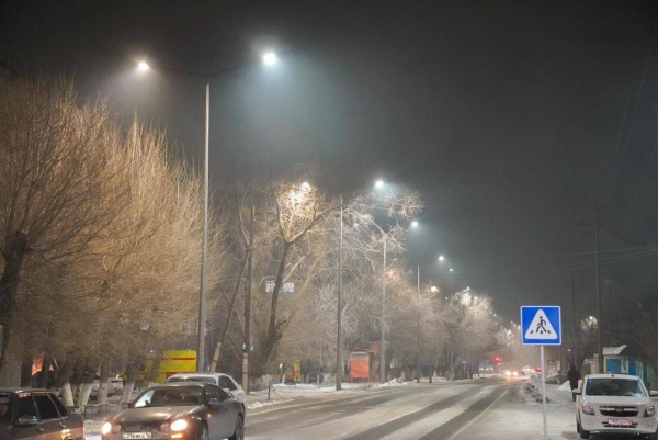 В городе Семей восстанавливают уличное освещение