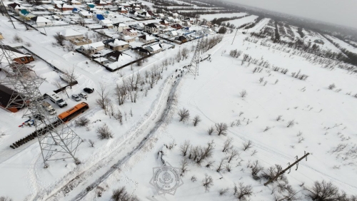 Водоотводные каналы чистят от снега в Актобе
                                                            