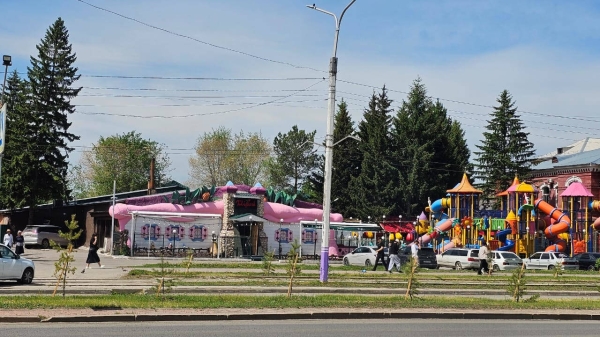 В Усть-Каменогорске высадили более 300 саженцев 