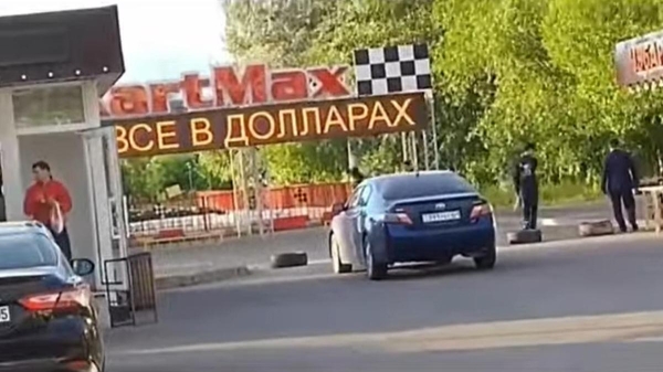 Рекламу секс-услуг с ценами в долларах засняли жители в центре Астаны